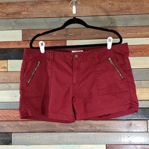 Old Navy wine colored khaki shorts. Size 16.